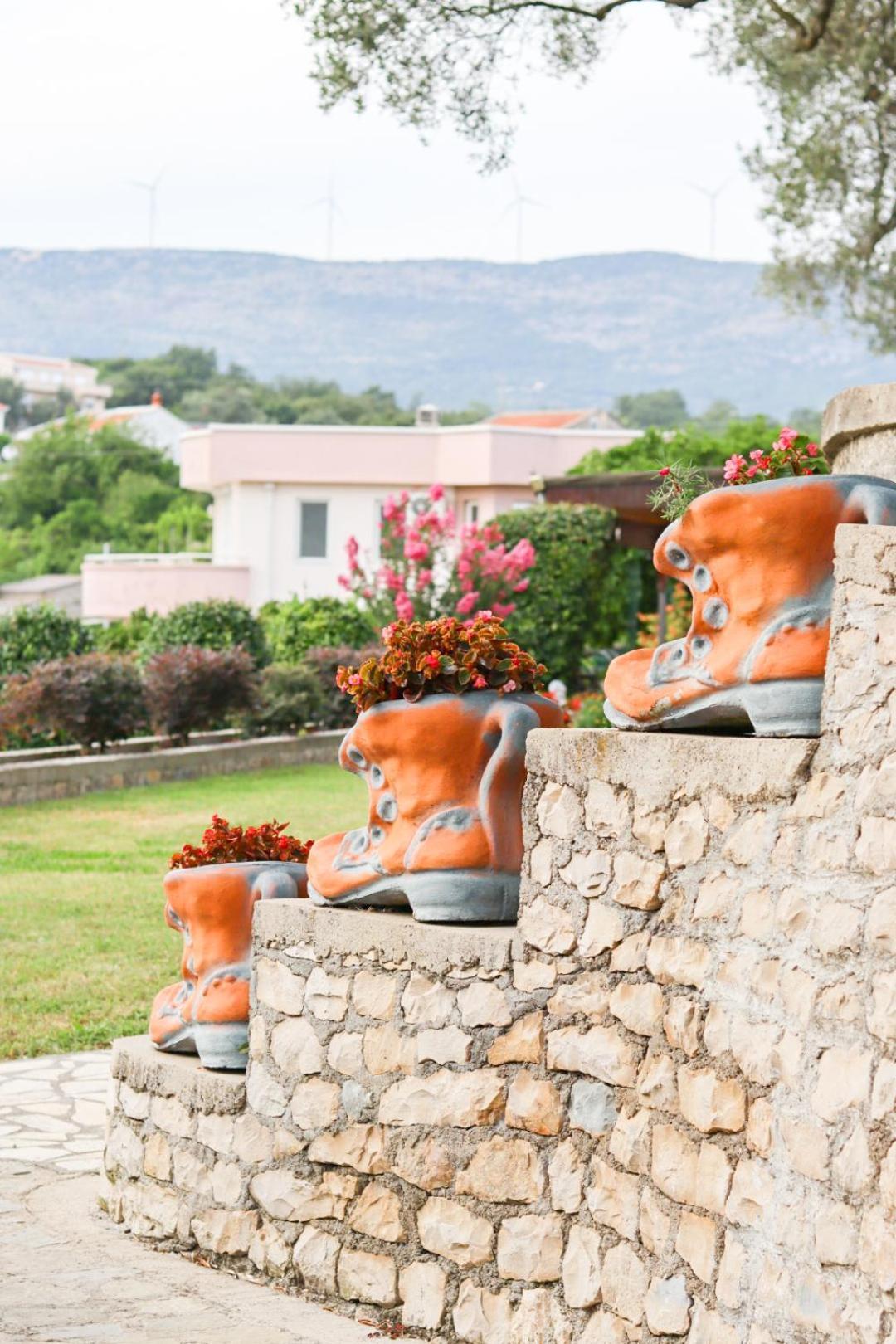 Hilja'S Oliven Garden Bungalows Ulcinj Exterior photo